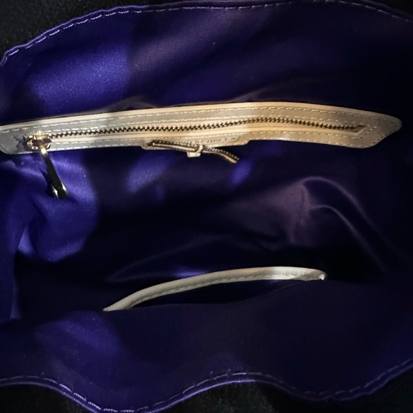 Stunning Henri Bendel Black and White Canvas Jetsetter Backpack/Crossbody! EUC! - Picture 8 of 13